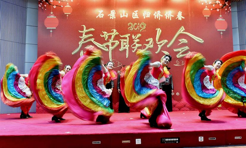 《步步高》 表演:鲁谷社区金色年华广乐丝竹乐队 服装表演:《中国元素