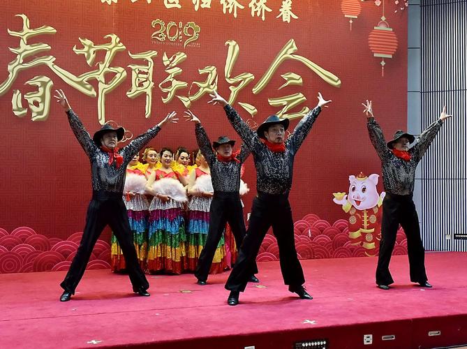《步步高》 表演:鲁谷社区金色年华广乐丝竹乐队 服装表演:《中国元素