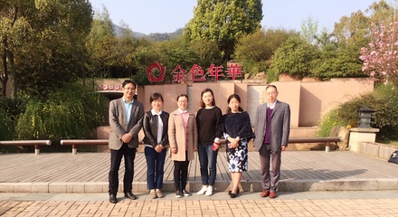 人文与管理学院一行五人走访金色年华老年公寓